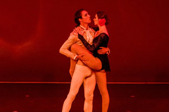 &Zcy;&vcy;&iocy;&zcy;&dcy;&ycy; &Mcy;&icy;&rcy;&ocy;&vcy;&ocy;&gcy;&ocy; &bcy;&acy;&lcy;&iecy;&tcy;&acy; &icy; Moscow State Ballet &vcy; &lcy;&iecy;&gcy;&iecy;&ncy;&dcy;&acy;&rcy;&ncy;&ocy;&mcy; &scy;&pcy;&iecy;&kcy;&tcy;&acy;&kcy;&lcy;&iecy; &laquo;&Kcy;&Acy;&Rcy;&Mcy;&IEcy;&Ncy;&raquo; &vcy; &Acy;&ncy;&acy;&pcy;&iecy;