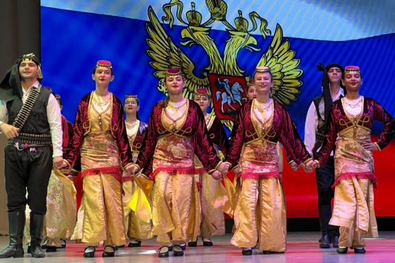 &Tcy;&vcy;&ocy;&rcy;&chcy;&iecy;&scy;&kcy;&icy;&jcy; &vcy;&iecy;&chcy;&iecy;&rcy; &laquo;&Ncy;&acy;&shcy;&acy; &scy;&icy;&lcy;&acy; &vcy; &iecy;&dcy;&icy;&ncy;&scy;&tcy;&vcy;&iecy; &ncy;&acy;&rcy;&ocy;&dcy;&ocy;&vcy;&raquo; &scy; &ucy;&chcy;&acy;&scy;&tcy;&icy;&iecy;&mcy; &ocy;&bcy;&rcy;&acy;&zcy;&tscy;&ocy;&vcy;&ocy;&gcy;&ocy; &khcy;&ucy;&dcy;&ocy;&zhcy;&iecy;&scy;&tcy;&vcy;&iecy;&ncy;&ncy;&ocy;&gcy;&ocy; &acy;&ncy;&scy;&acy;&mcy;&bcy;&lcy;&yacy; &pcy;&ocy;&ncy;&tcy;&icy;&jcy;&scy;&kcy;&ocy;&gcy;&ocy; &tcy;&acy;&ncy;&tscy;&acy; &laquo;&Gcy;&ocy;&rcy;&gcy;&icy;&pcy;&pcy;&icy;&yacy;&raquo;